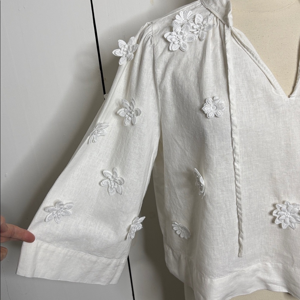 Loft white floral applica linen blend modern tie neck blouse size Medium - Picture 3 of 8